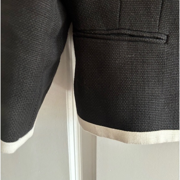 Linen Ralph Lauren Blazer, size 6. - Picture 2 of 5